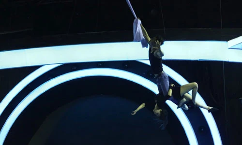 Lâm Vinh Hải hát rock, Thuỷ Top can đảm đu dây