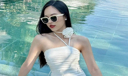 Á hậu Thùy Linh “bung lụa” ngày càng gợi cảm