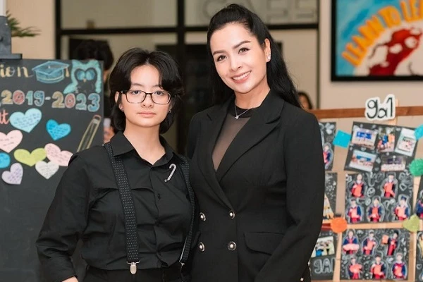 Con gái Thúy Hằng "chất lừ" ở tuổi 15
