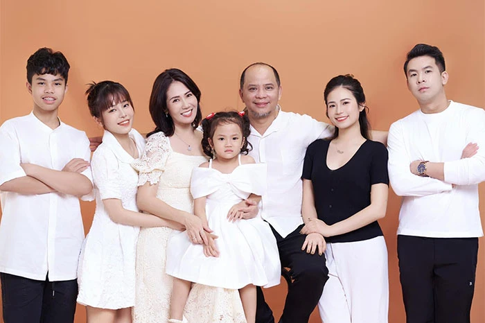 Hôn nhân 27 năm bền chặt của Nguyệt Hằng - Anh Tuấn