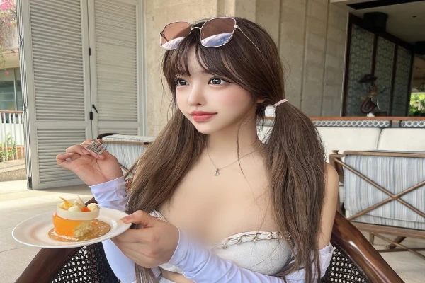 Hot girl xứ Hàn diện áo khoét sâu, chăm khoe thân hình đẫy đà