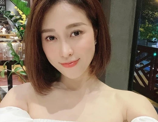 Nhan sắc đời thường của mỹ nhân hài Tết “Làng ế vợ” 