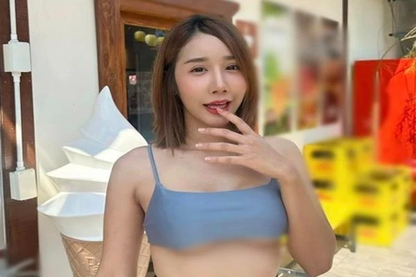 Mỹ nhân Thái Lan mặc mốt hở chân ngực hớ hênh