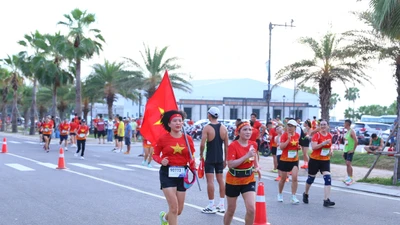 Giải chạy “80 năm vì An ninh Tổ quốc” thu hút hàng nghìn người tham gia