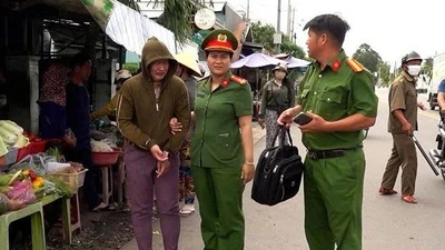 "Nữ quái" chuyên cướp giật vé số của trẻ em, người tàn tật sa lưới
