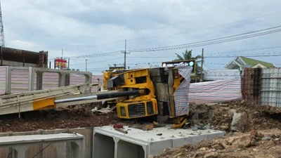Đang làm việc, công nhân bị cần cẩu đè tử vong tại chỗ
