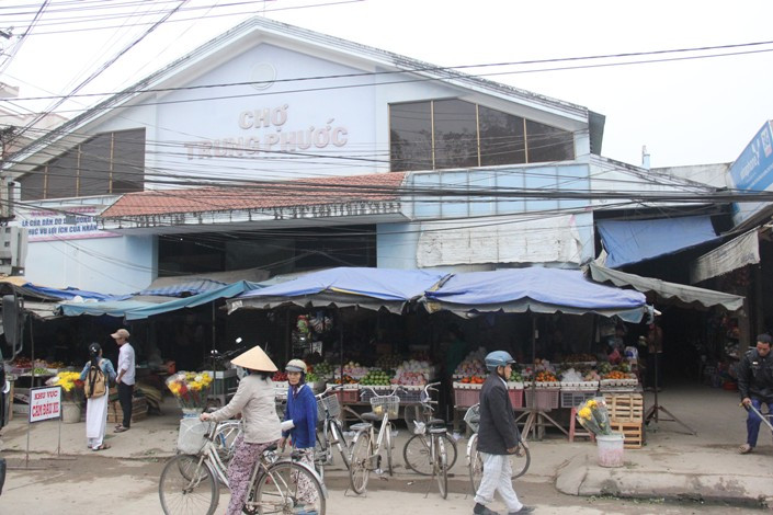 Phiên chợ cầu may này được mở ở một góc chợ Trung Phước, thuộc xã sơn cước Quế Trung (huyện Nông Sơn, tỉnh Quảng Nam), có từ cuối thế kỷ 18. Trong lịch sử, chợ cầu may Trung Phước có vai trò quan trọng trong việc thông thương buôn bán giữa cảng thị Đại Chiêm (Hội An) với xứ Đàng Trong, giữa miền xuôi với miền ngược qua tam giác thánh đô là Phật viện Đồng Dương - Kinh thành Trà Kiệu - Thánh địa Mỹ Sơn. 