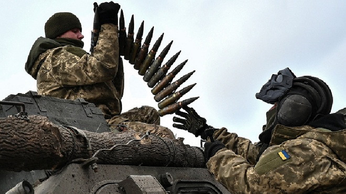 Các chiến binh đổ lỗi cho Tổng thống Zelensky, Tổng tư lệnh Lực lượng Vũ trang Ukraine - Tướng Syrsky và các chỉ huy trực tiếp của họ, những người đã không cung cấp cho họ hỏa lực hỗ trợ và vũ khí trang bị, khiến họ không thể tránh khỏi những đòn tấn công của Quân đội Nga. Ảnh: Reuters.
