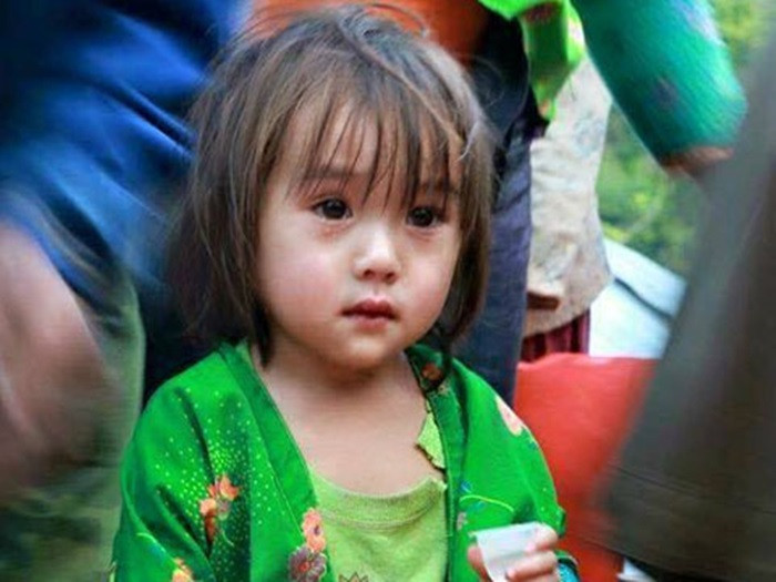 Trước đó, khoảng vào đầu tháng 1 năm nay, những bức ảnh của thiên thần nhí vùng cao này cũng đã khiến bao nhiêu trái tim xao xuyến. Ảnh: Tâm Sự Gia Đình.