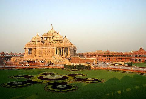 New Delhi, Ấn Độ: Thủ Đô Delhi là trung tâm của vùng Bắc Ấn, là điểm khám phá thú vị nhất cho các du khách khi đi tour du lịch Ấn Độ. Đến Delhi bạn sẽ có cơ hội chiêm ngưỡng nét đẹp quyến rũ của thành phố mang vẻ đẹp vừa cổ kính vừa hiện đại, vừa tươi mới lại vừa hoài cổ... Ảnh: dulichvtv.com.