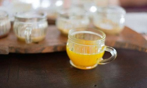 4. Giúp tăng cường sức sống Bạn có thể uống một một ly bột nghệ tây cùng sữa khi ngủ. (Ảnh: Internet)