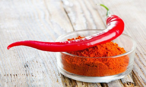 7. Hạt tiêu/ớt. Trong hạt tiêu/ớt có chứa một hợp chất gọi là capsaicin giúp cải thiện lưu lượng máu trong cơ thể, bao gồm cả bàn chân của bạn. Nó sẽ giúp giữ cho đôi chân của bạn ấm.