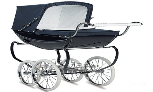 Xe đẩy bằng bạc. Được gọi là “kiệt tác của kỹ thuật vận chuyển”, xe đẩy phủ bạc từ bánh xe lên đến tay cầm. Trên xe đẩy này còn có chữ ký xác thực của người làm ra nó. Chiếc xe này có giá khoảng 100 triệu đồng.