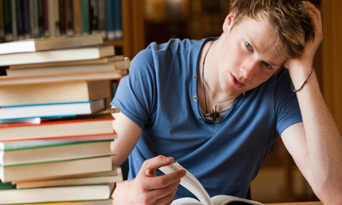 Giảm lo lắng và stress. Khi căng thẳng, bạn có thể uống một tách trà bạch đàn cho công hiệu rất tốt.
