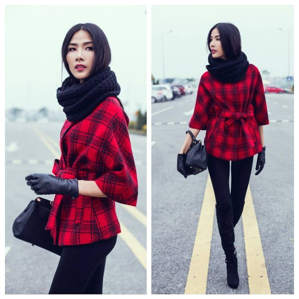 Hoàng Thùy trẻ trung với áo khoác kẻ đỏ kết hợp cùng legging, khăn ống và boot cổ ngắn, người đẹp còn ra dáng một fashionita khi lựa chọn phụ kiện găng tay và túi da ấn tượng. Ảnh: emdep.vn.
