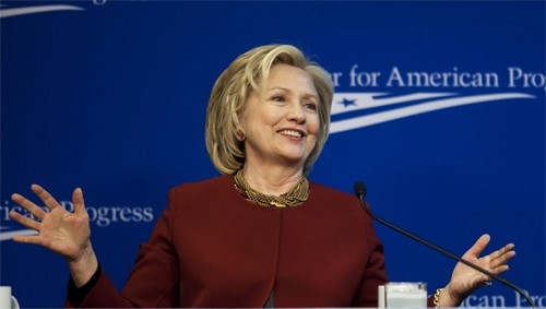 Không chỉ nổi tiếng là “người đàn bà thép” trên chính trường, bà Hillary Clinton còn là người mẹ hiền, vợ đảm. Tất cả những điều đó thể hiện qua chặng đường của thiên chức này trong cuộc đời bà. Ảnh: Dailymail.