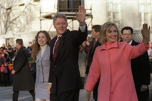 Qua lời kể cô con gái duy nhất của bà Clinton thì người phụ nữ quyền lực nhất nước Mỹ là một người mẹ rất tuyệt vời, luôn yêu thương và giúp đỡ gia đình. Ảnh: Eva.