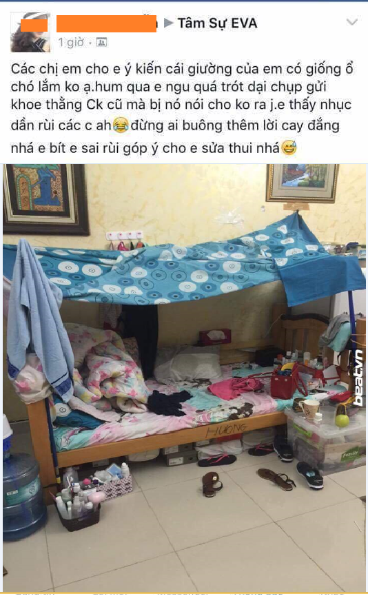 “Ở bẩn có bản sắc”, câu bình luận hóm hỉnh của một tài khoản khi vô tình chứng kiến căn phòng như “ổ chó” của nàng dâu chia sẻ trên diễn đàn mạng xã hội gây sốt vài ngày gần đây. Chiếc giường ngủ biến thành chiến trường bày biện tất cả mọi đồ dùng mỹ phẩm, túi xách, quần áo, thậm chí chăn ngủ dậy không gấp, cuộn tròn để lên đầu giường, khó lòng có thể tin được đây là căn phòng của phụ nữ đã có gia đình. Dường như chưa nhận thức được sự thật, cô nàng vẫn cố hỏi một cách ngây ngô : “Các chị em cho em ý cái giường của em có giống ổ chó lắm không ạ? Hôm qua em ngu quá trót dại chụp gửi khoe thằng chồng cũ mà bị nó nói cho không ra gì. Em thấy nhục dần rồi các chị ạ, đừng ai buông thêm lời cay đắng nhá, em biết em sai rồi góp ý cho em sửa thôi nha”.