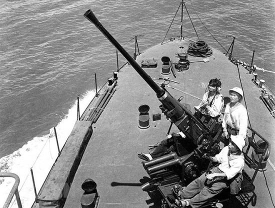Mặc dù 50 năm đã qua, trận đánh ngày 2/8/1964 vẫn còn nóng hổi tính thời sự. Trong đó đặc biệt quan trọng là việc không phải cứ tàu to súng lớn là đã giành được thắng lợi trong hải chiến. Nguồn ảnh: TL.