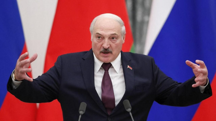 Tổng thống Belarus Alexander Lukashenko ngày 30/11 cho biết nước ông có thể sở hữu vũ khí hạt nhân của Nga để đáp trả việc NATO có thể triển khai vũ khí hạt nhân ở Đông Âu.
