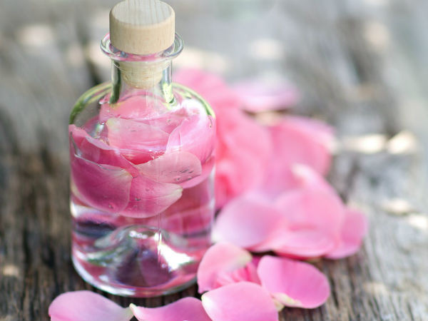 Kem sữa, nước hoa hồng, dầu olive và glycerin. Đây là một trong những hỗn hợp massage tự chế phù hợp nhất cho da nhạy cảm. Trộn tất cả các nguyên liệu này bằng máy xay sinh tố cho đến khi thành hỗn hợp nhuyễn, dùng massgage 2 lần/tuần.