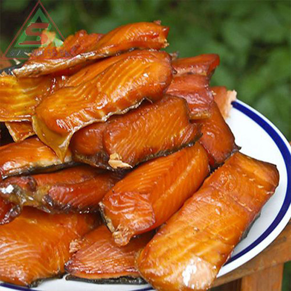 Thực tế, muối cá hay hun khói đều nhằm mục đích kéo dài thời gian sử dụng thực phẩm. Dù không gây bệnh tức thì song chuyên gia cảnh báo tốt nhất không nên ăn nhiều, tránh ảnh hưởng sức khỏe tổng thể. Thay vào đó, bạn nên chọn cá tươi để chế biến thức ăn hàng ngày sẽ tốt hơn. Ảnh: IT