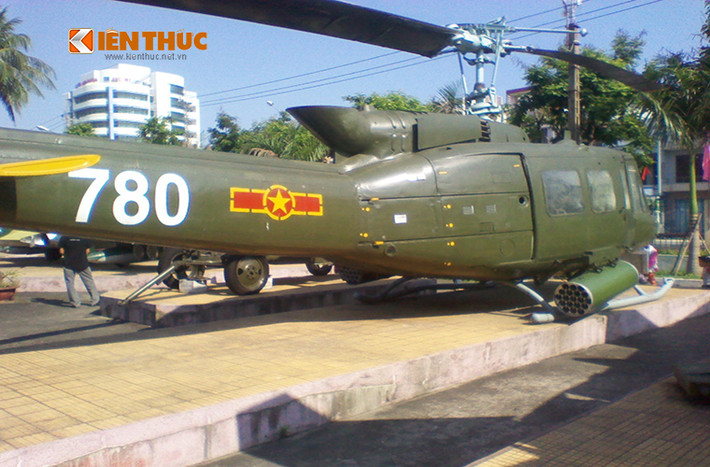Trực thăng UH-1 được quân và dân Quân khu 5 tịch thu được từ tay Quân VNCH sau khi giải phóng Đà Nẵng vào 29/3/1975. Chiếc trực thăng này cũng được quân và dân Quân khu 5 sử dụng lại trong Chiến dịch phản công biên giới Tây –Nam.