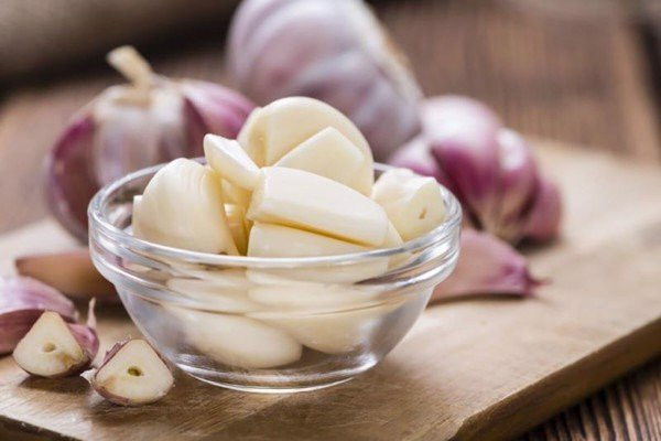Tỏi há miệng cũng rất dễ bị oxy hóa khi tiếp xúc với không khí. Thời gian bảo quản của chúng cũng không được dài như so với tỏi có màng bọc kín.