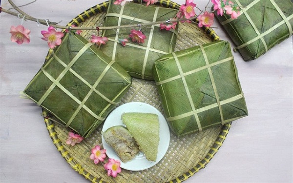 Quá trình bảo quản, cần thường xuyên kiểm tra bánh. Nếu thấy có hiện tượng bánh chưng bị mốc cần xử lý ngay bằng cách hơ bánh trên lửa hoặc luộc lại.