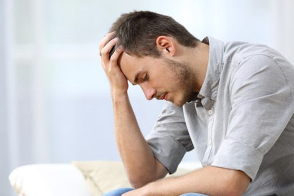 Dễ nổi nóng, căng thẳng. Quan hệ tình dục kích thích cơ thể giải phóng hormone oxytocin và endorphin. Những chất hóa học thần kinh này giúp kiểm soát lo lắng, căng thẳng.