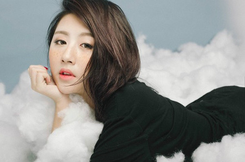 Mới đây, hotgirl Quỳnh Anh Shyn cũng đăng tải bức hình xinh đẹp hút hồn với mốt trang điểm mới. Ảnh: media