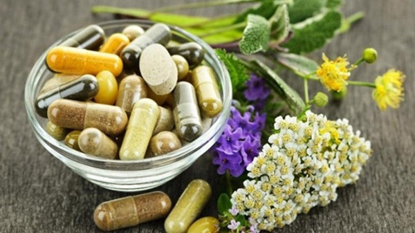 Sau thời gian sử dụng biotin, sức khỏe da, móng và tóc họ có sự cải thiện. Vậy nhưng, Spencer cho biết đây là nhóm người rất hiếm khi thực sự thiếu hụt biotin. Thực tế, chưa có thử nghiệm về tác dụng của biotin ở những người bình thường, khỏe mạnh. (Ảnh minh họa)