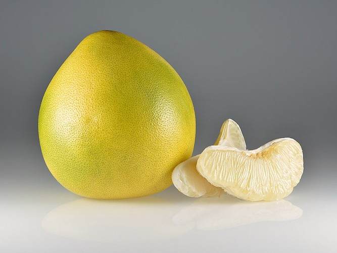 So với chanh, bưởi chứa lượng vitamin C gấp 1,7 lần. Khi đi vào cơ thể, bưởi rất tốt cho sức khỏe lẫn sắc đẹp. Ảnh: Boldsky.