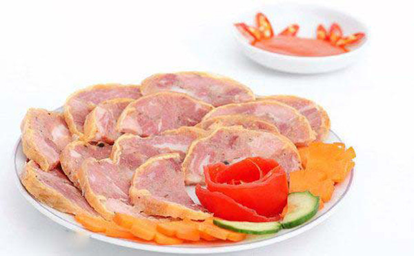 Mặt khác, thực phẩm chế biến sẵn như giăm bông có thể được cho thêm nhiều chất khác nhau như màu nhân tạo, hương hóa học,… những chất này tích tụ trong cơ thể gây nên mối nguy hại khó lường.
