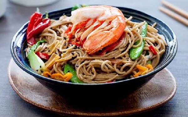 Mì trường thọ. Mì trường thọ là món ăn đại cát đại lộc dịp Tết Nguyên Đán của hầu hết người dân miền Bắc Trung Quốc.