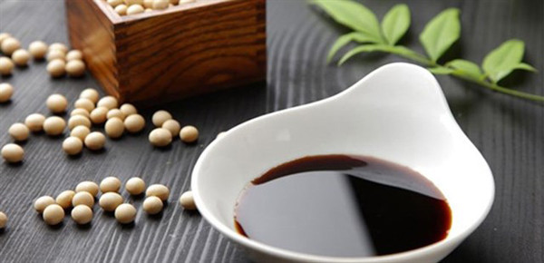 Dù vậy không phải nước tương, giấm, rượu... nào cũng phù hợp với lời khuyên trên. Những sản phẩm bày bán thương mại được sản xuất theo quy trình riêng, sử dụng phụ gia để bảo quản. Do vậy, chúng vẫn phải tuân theo hạn mức sử dụng trên bao bì đề ra.