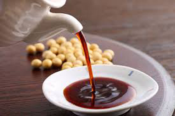 Nước tương. Nước tương là một trong những thực phẩm càng để lâu càng ngon. Khi được ủ theo phương pháp truyền thống, bịt kín và bảo quản nơi khô ráo, nước tương sẽ đậm vị hơn khi được để lâu.
