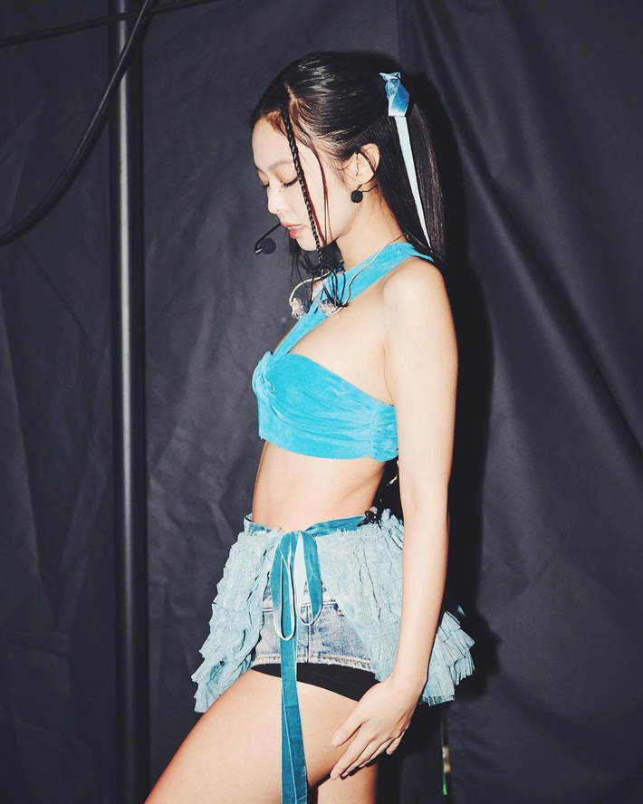 Trang phục của BlackPink gây tranh luận. Ảnh: Jennierubyjane.