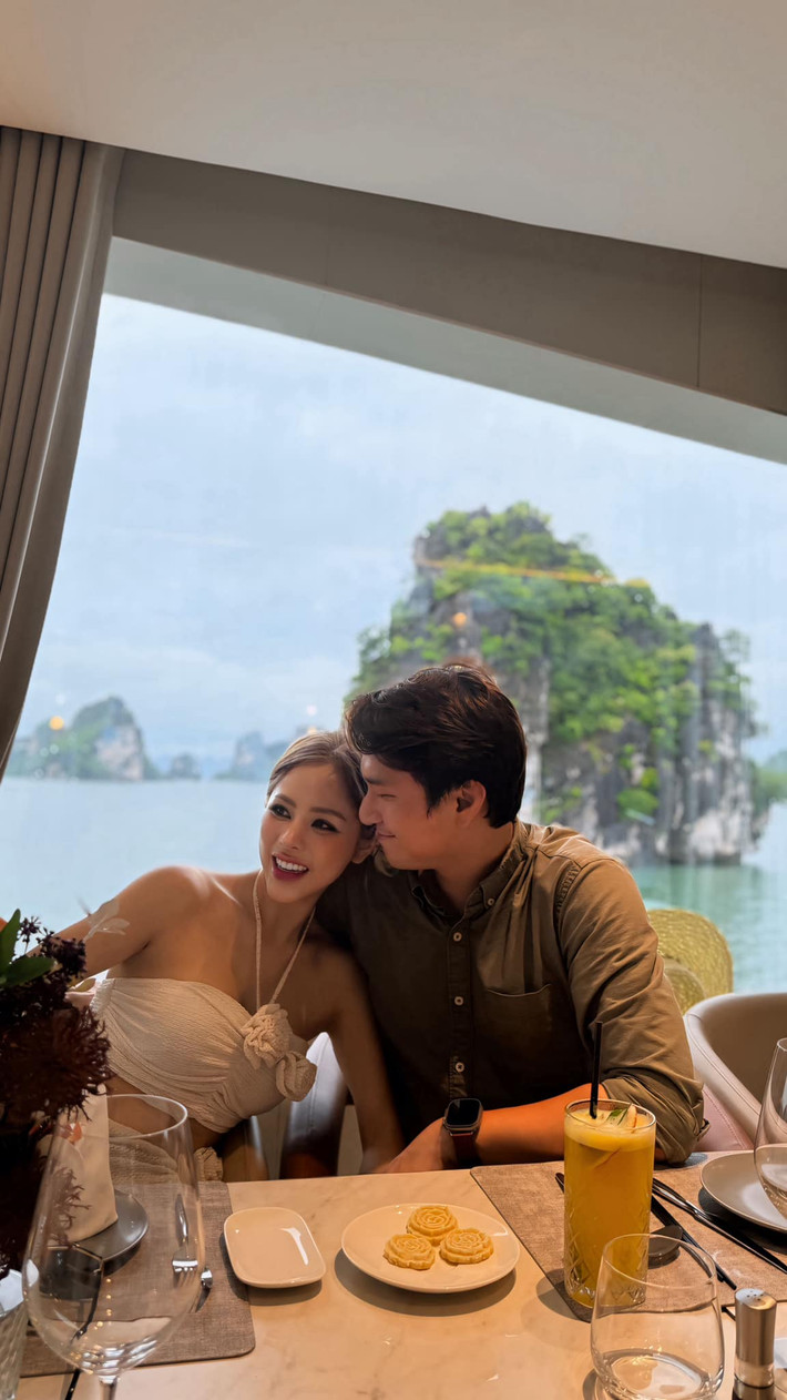 Bạch Lan Phương và diễn viên Huỳnh Anh chụp ảnh tình tứ ở Hạ Long. Ảnh: FB Bạch Lan Phương