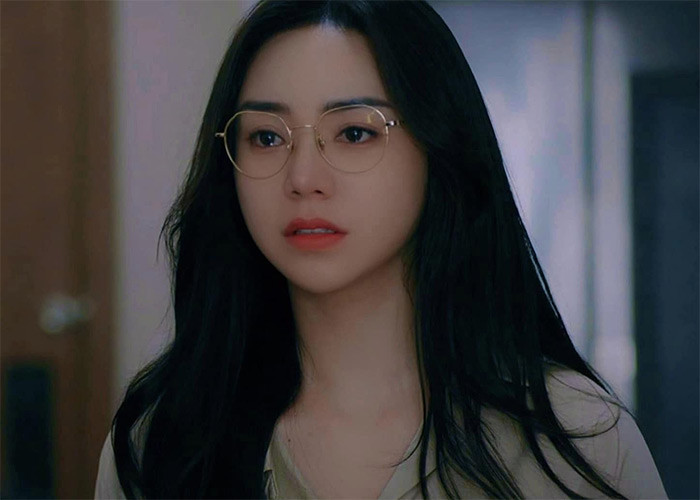 Từ phân cảnh Nguyệt run giọng gọi điện cho chồng để kiểm tra và phát hiện chồng nói dối tới những cảnh cô lột tả sự đau đớn khi chứng kiến chồng đưa tiểu tam vào nhà ngoại tình, đều được khán giả đánh giá cao.