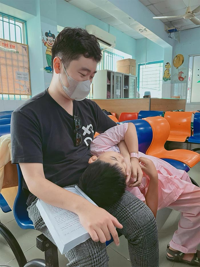 Chồng thứ ba của Diễm Hương rất thân thiết với con trai riêng của cô.