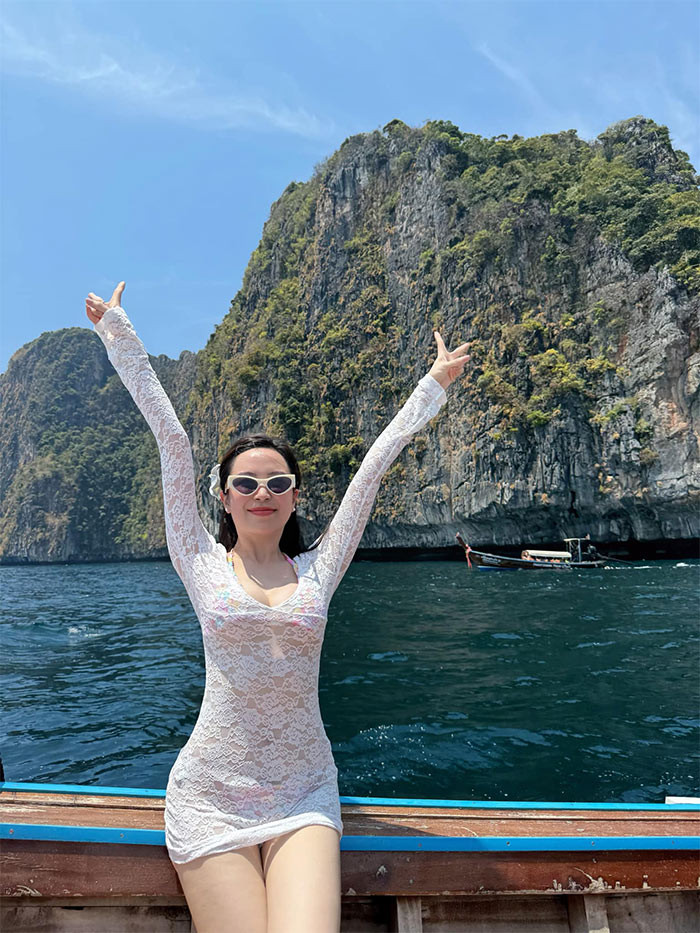 So với cách đây 5-6 năm khi đóng phim "Những cô gái trong thành phố", Kim Oanh của hiện tại xinh đẹp và gợi cảm hơn rất nhiều.