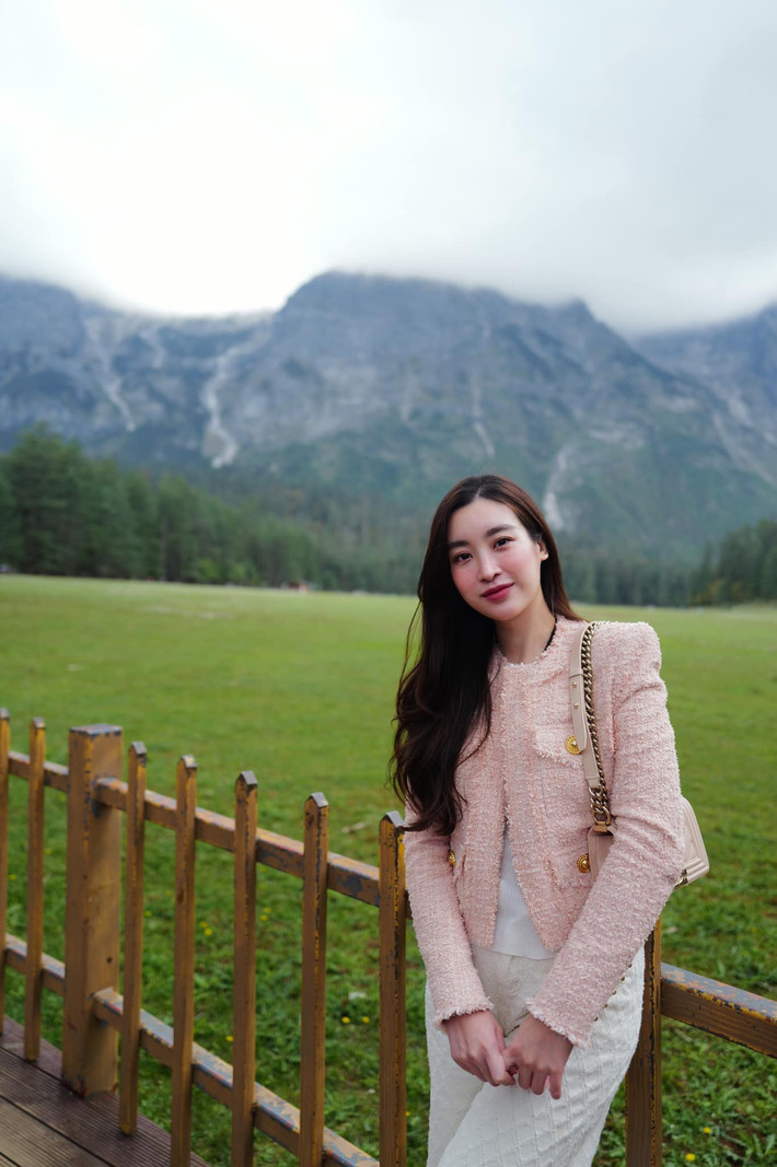 Vừa có một gia đình hạnh phúc viên mãn, vừa có sự nghiệp thành công, Đỗ Mỹ Linh được xem là một trong những nàng hậu "số hưởng" nhất nhì của showbiz Việt. Ảnh: FB My Linh Do