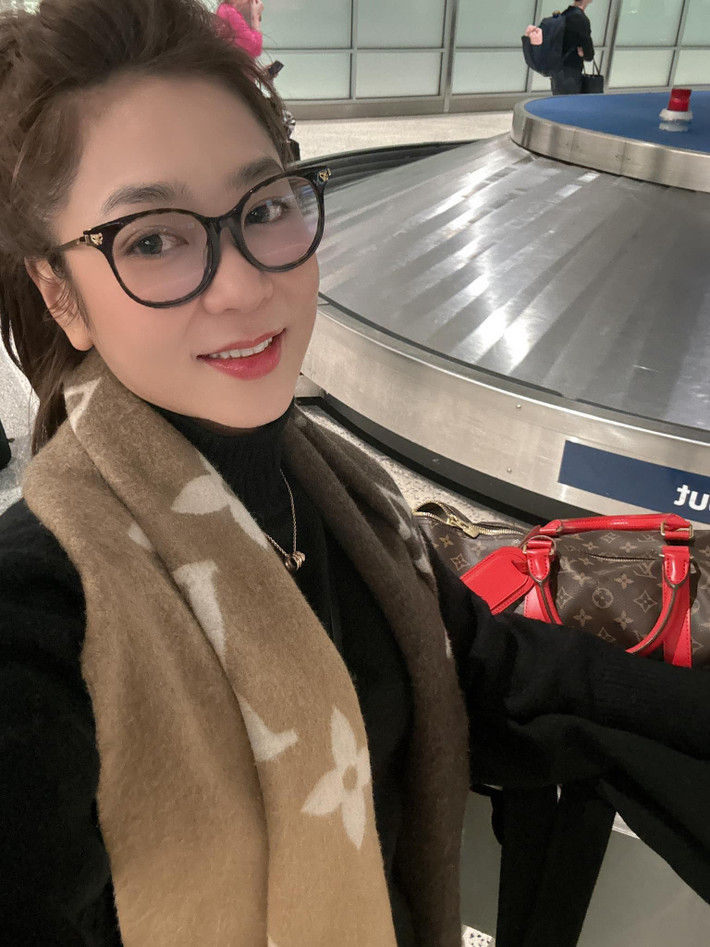 Cô sở hữu làn da trắng mịn màng, không tì vết cùng vóc dáng thon gọn, cân đối.