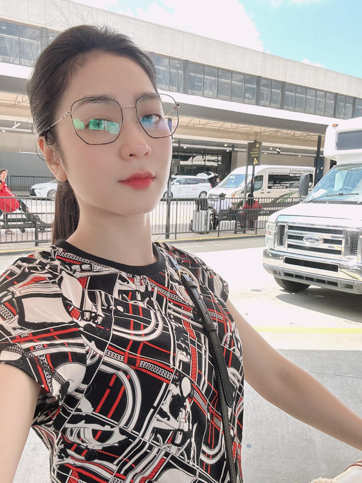 Nhiều người cho rằng, sau khi chia tay, nữ ca sĩ như trở lại tuổi 20 với vẻ ngoài rạng rỡ và đầy sức sống.