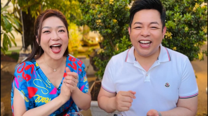 Giọng ca "Cô hàng xóm" cho biết cả hai chỉ là anh em đồng nghiệp đứng chung sân khấu, đi hát cùng nhau nên có mối quan hệ thân thiết. Những hành động, lời nói tình cảm đều chỉ xuất hiện khi có camera, còn ngoài đời không có gì.