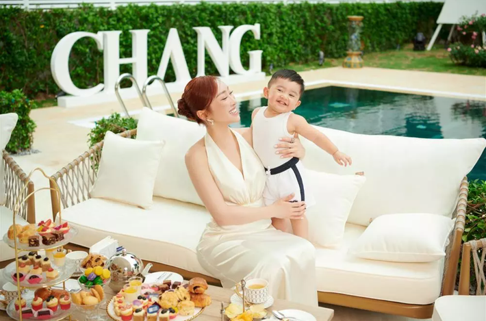 Không ít người bày tỏ sự ngưỡng mộ với cuộc sống hạnh phúc và viên mãn của Lý Thuỳ Chang.
