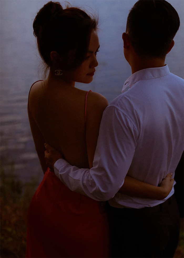 Phạm Quỳnh Anh trải qua một lần đổ vỡ hôn nhân. Hiện tại, mặc dù đã gắn bó với nhau một thời gian và có một con gái chung nhưng Phạm Quỳnh Anh vẫn giữ bí mật danh tính bạn trai.