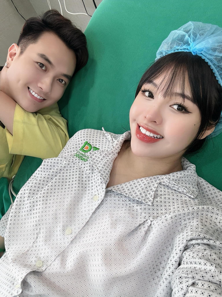 Gia đình diễn viên Anh Tuấn chào đón con thứ 2. Ảnh: FB Lâm Diễm Quỳnh