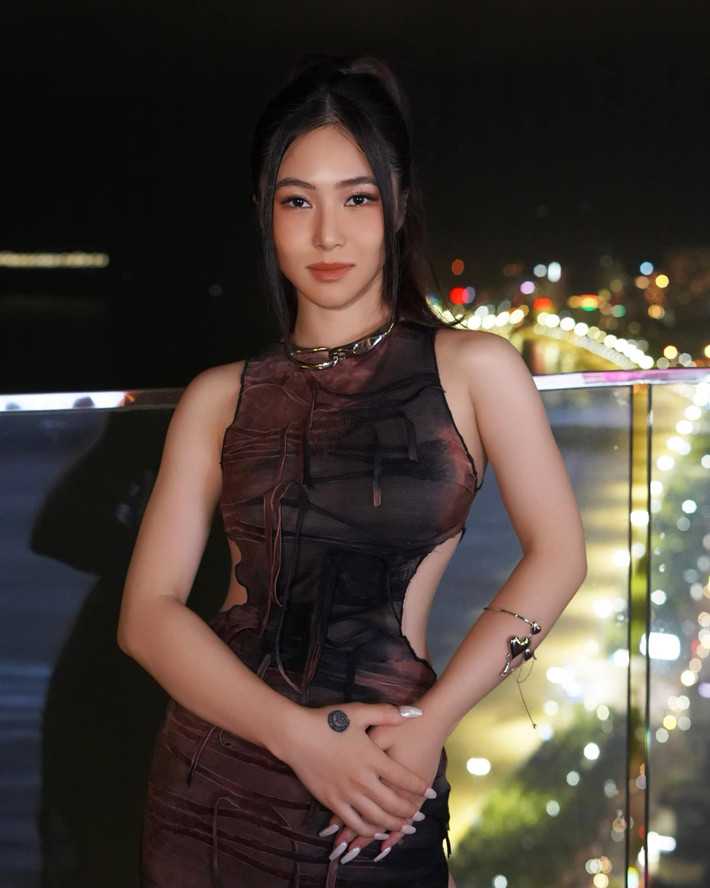 Bên cạnh sự thay đổi về ngoại hình và âm nhạc, Hương Tràm cũng cho thấy sự trưởng thành, tự tin hơn trong cách giao tiếp và ứng xử.